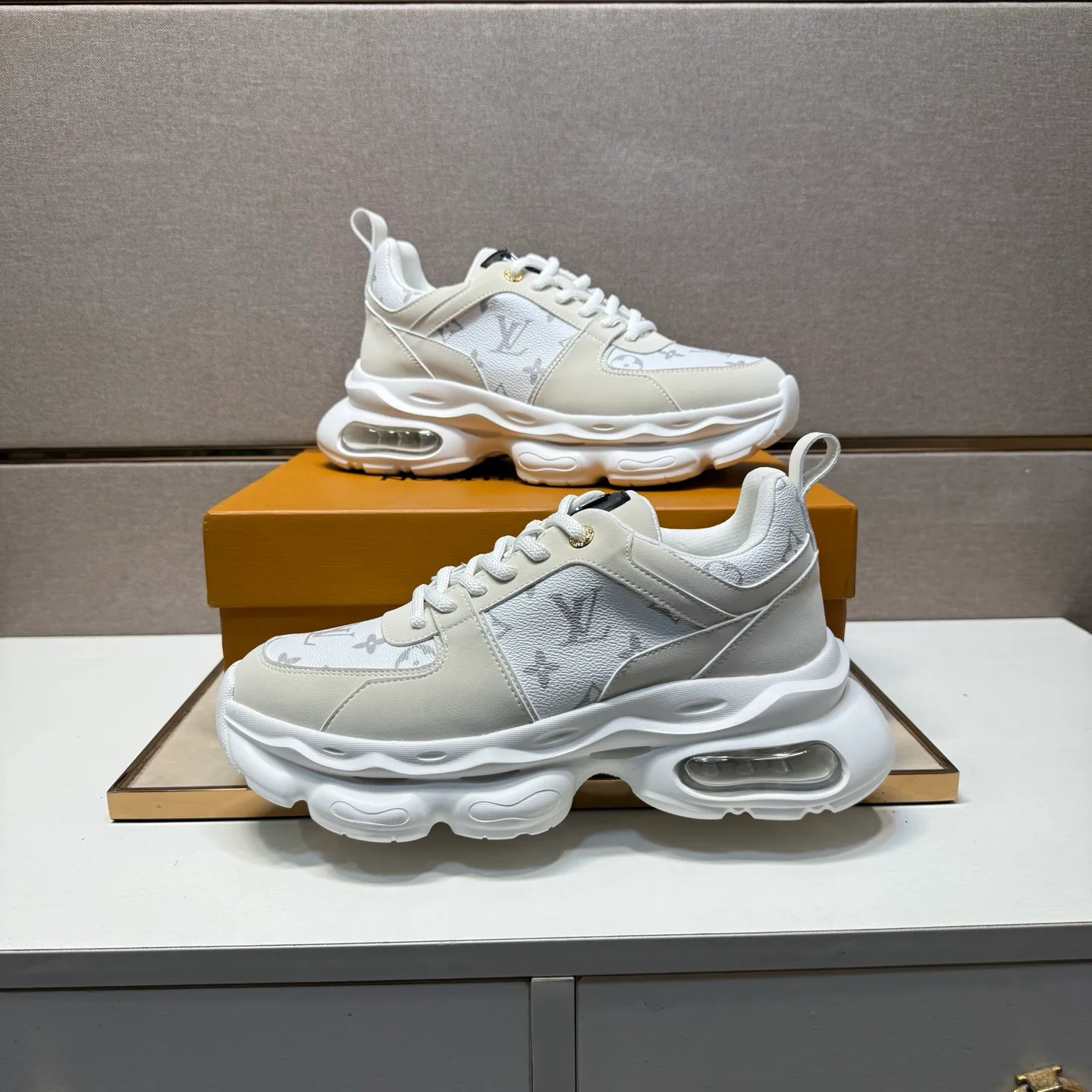 ⬛️Men's shoes 💰p462【LV～】Men's casual shoes 2025z cabinet sales simultaneously 🔶Size: 38-44 #️⃣ 🔷5 colors🔜The upper is made of multi-material splicing➕Mesh lining, comfortable and breathable, sole: original comfortable and wear-resistant outsole, ⚠️real thing📱photographed🎬real thing is better📢📢📢